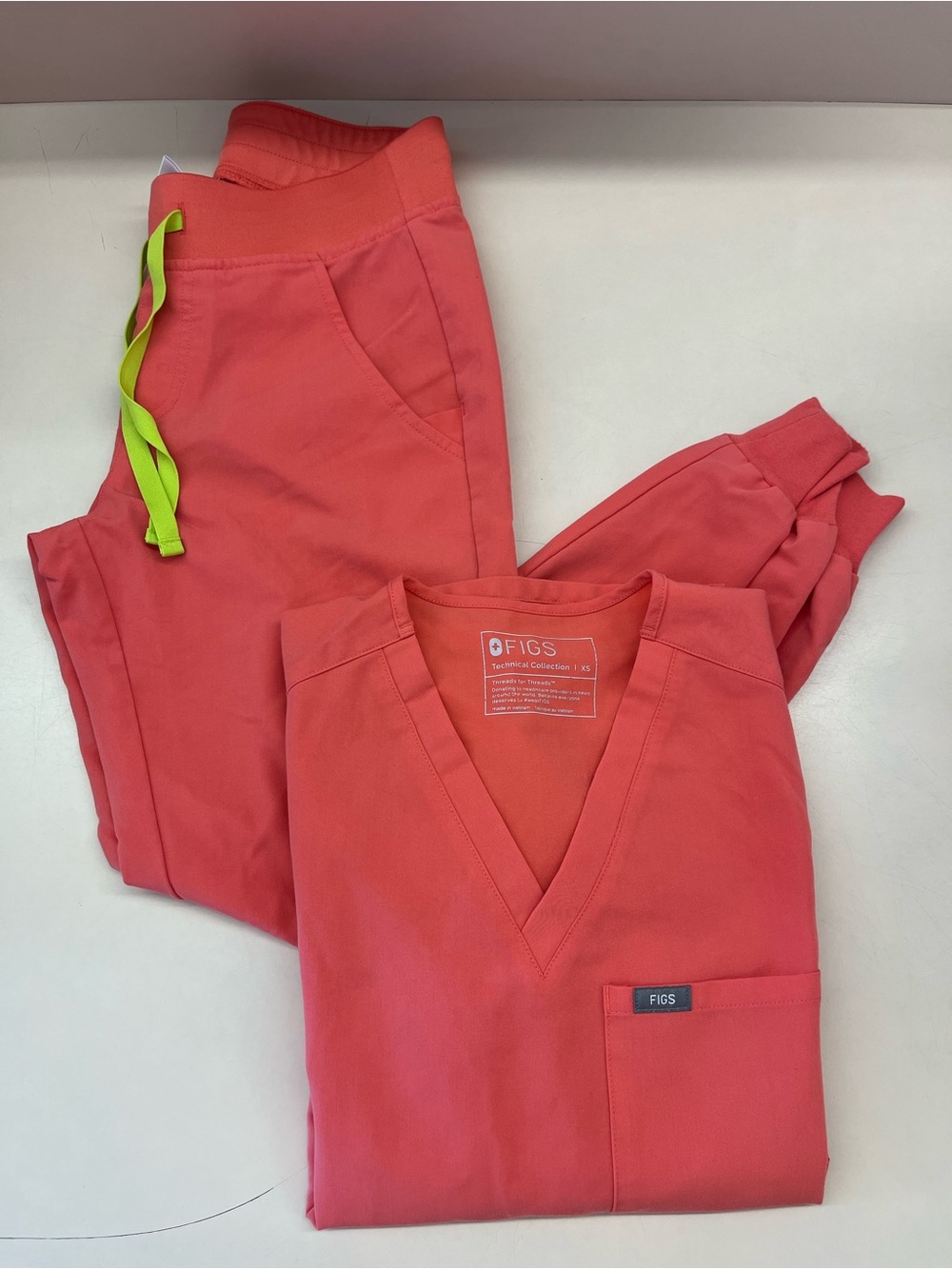 FIGS Scrub Set Hot Coral XS